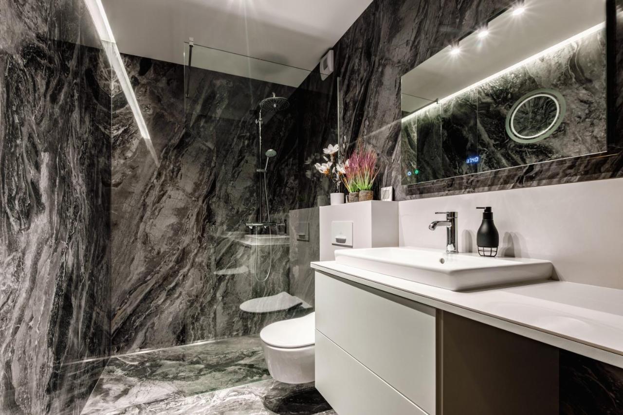 Skyview Suite - Niepowtarzalny Widok I Basen ลูบลิน ภายนอก รูปภาพ