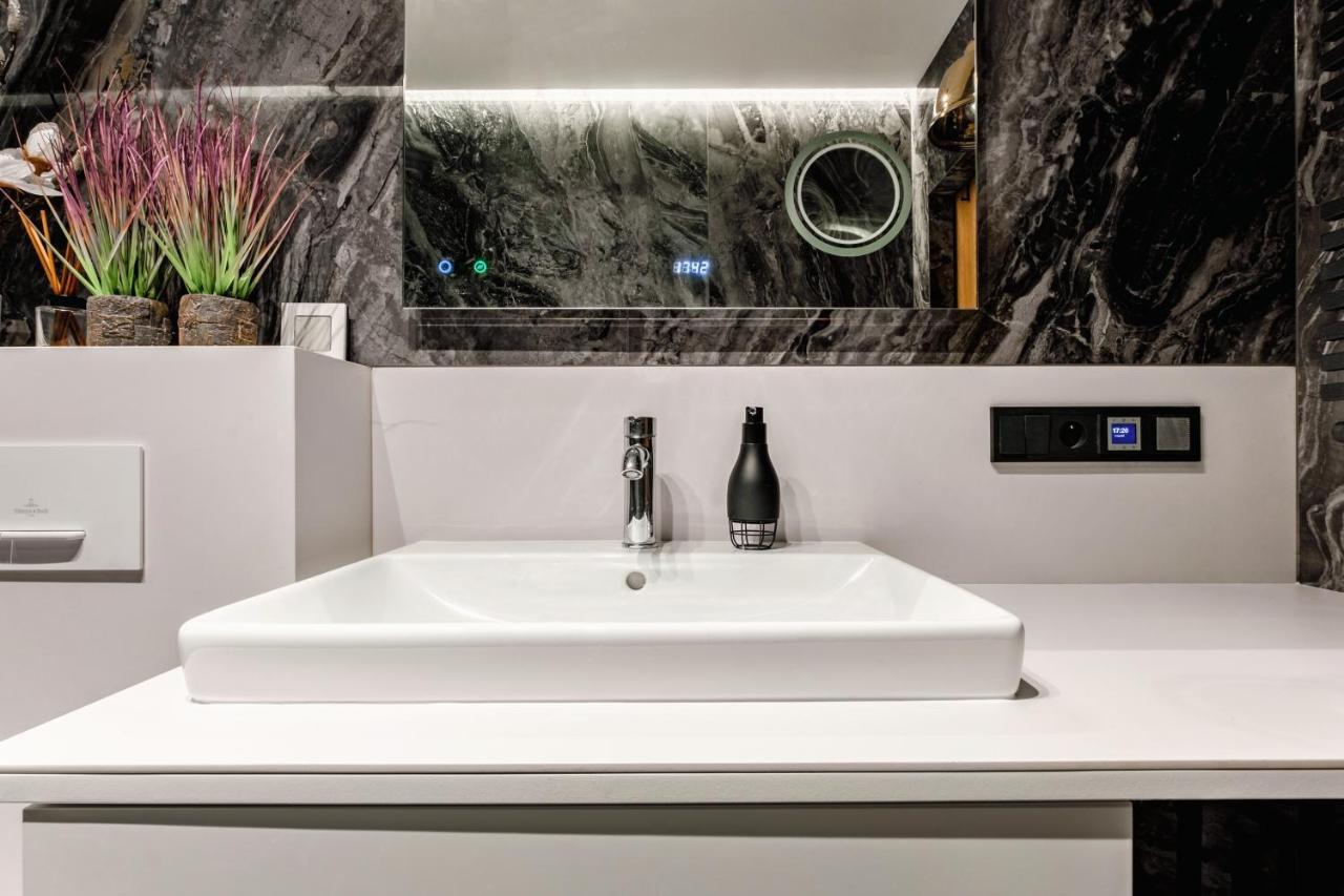 Skyview Suite - Niepowtarzalny Widok I Basen ลูบลิน ภายนอก รูปภาพ